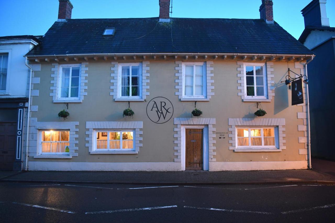 Alfred Russel Wallace Restaurant With Rooms Usk Esterno foto