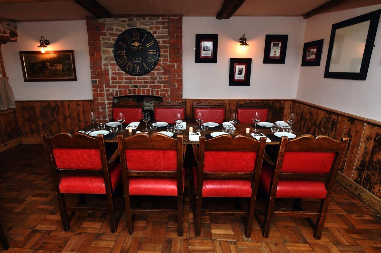 Alfred Russel Wallace Restaurant With Rooms Usk Esterno foto